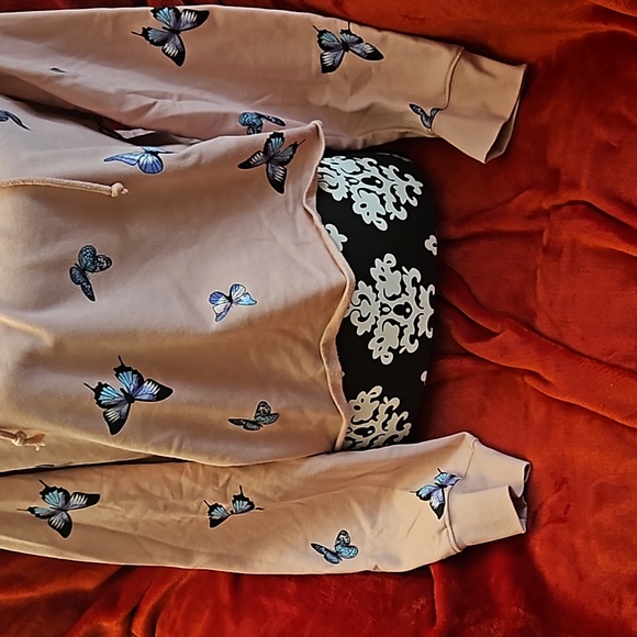 No Boundaries pink Cropped butterfly hoodie - Picture 3 of 7